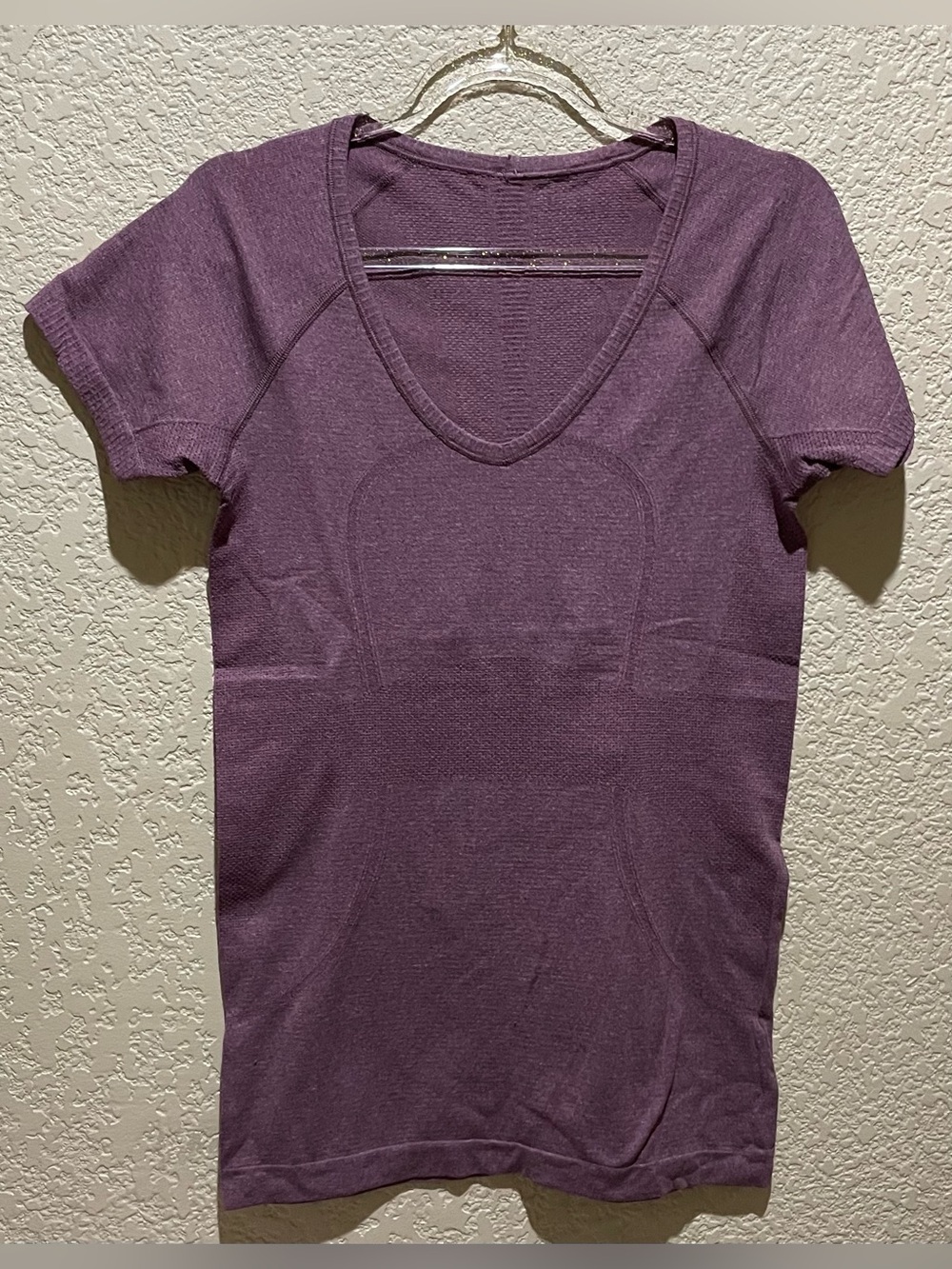Lululemon Swiftly V-Neck Short Sleeve Active Top in Purple Size 6